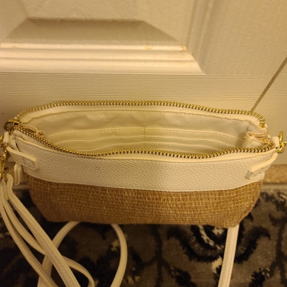 Withe bag with flower details - Picture 6 of 6